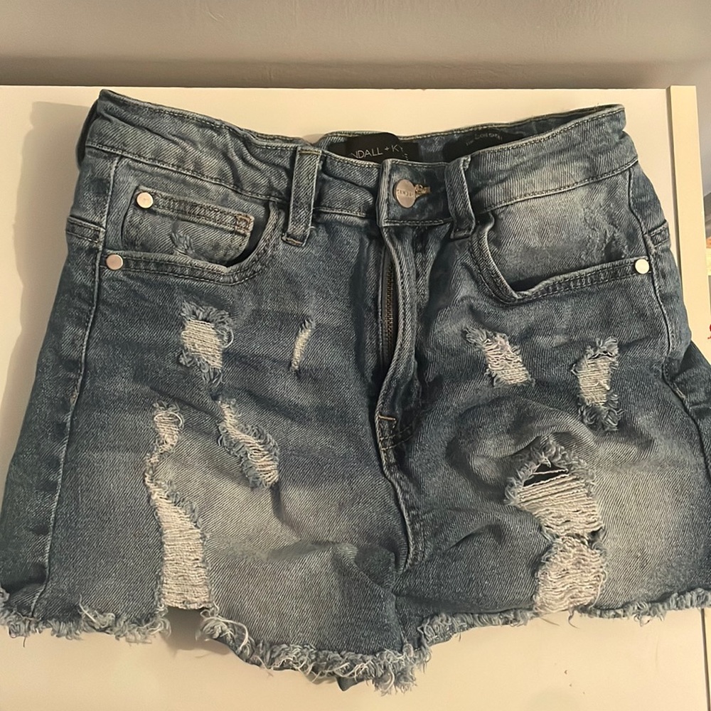 These shorts are brand new,stylish. hey were used maybe three time and a size 5